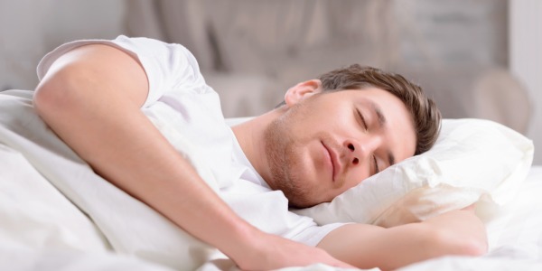 Znáte těchto 10 efektivních způsobů, jak přirozeně zvýšit produkci melatoninu a tím dosáhnout lepšího spánku?